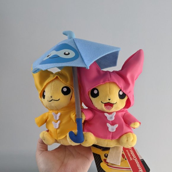 Pokemon Center Exclusive Pikachu Couple in the Rain - Picture 2 of 5